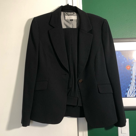 Tahari two piece suit - pinstripe navy blue - size 10 - Picture 2 of 7